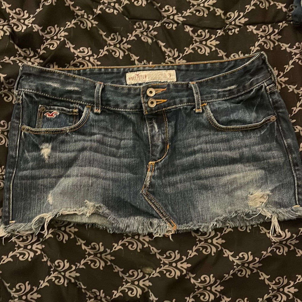 Cute hollister mini skirt!